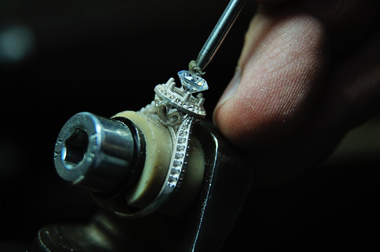 Diamond setting process on ring